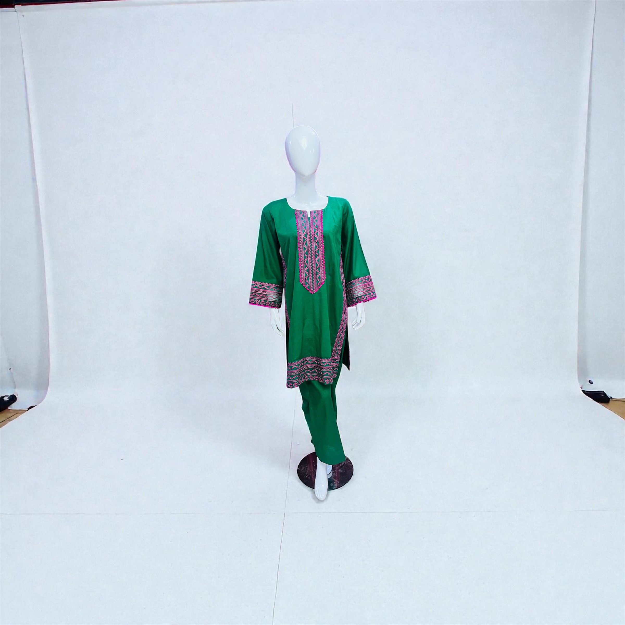 GREEN EMBROIDERED 2PC